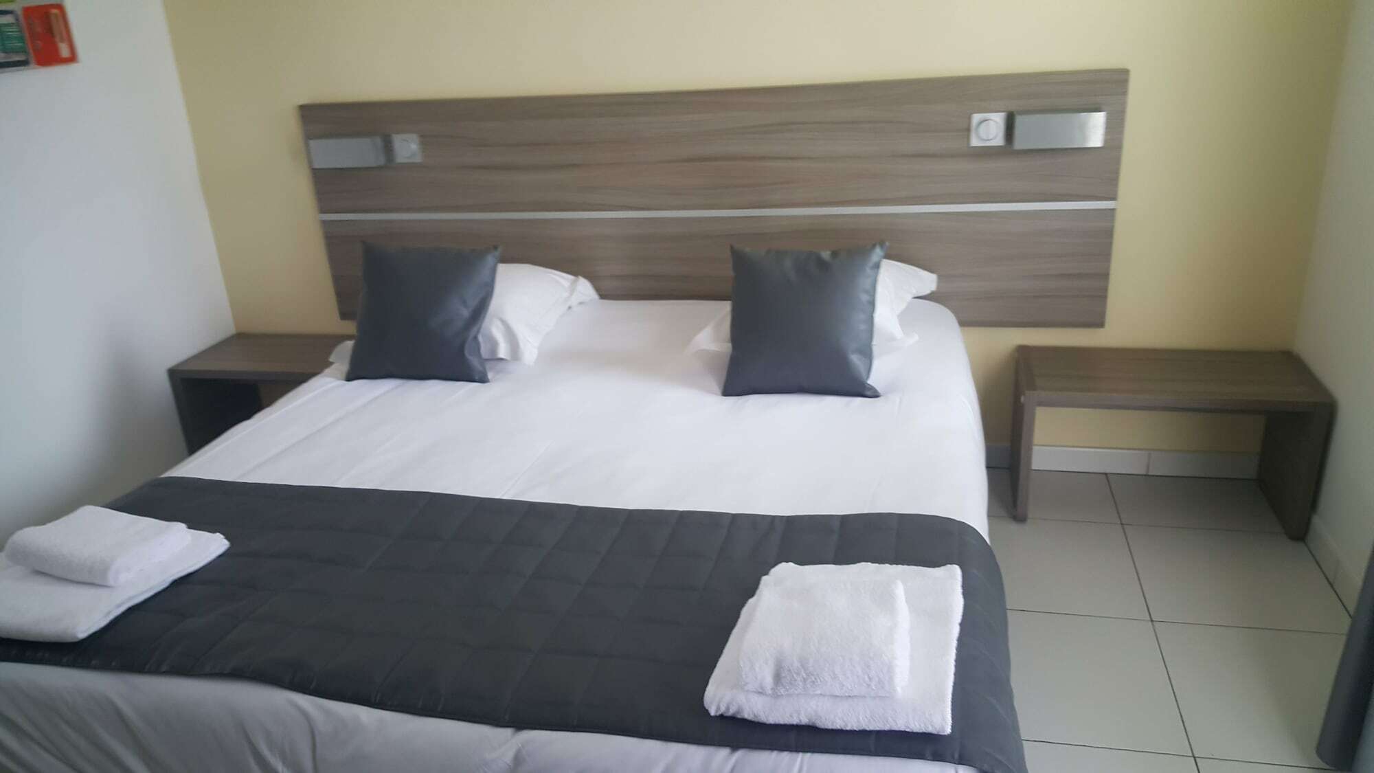 Le Cay Hotel Roquebrune-sur-Argens Buitenkant foto